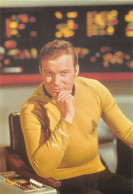 STAR  TREK James Tiberius Kirk  William Shatner  Au Poste De Pilotage Carte Vierge  105 121 (scan Recto-verso) OO 0992 - TV-Serien