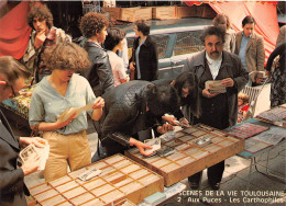 TOULOUSE  SCENE DE LA VIE TOULOUSAINE - Aux Puces - Les Carthophiles  (scan Recto-verso) OO 0990 - Toulouse