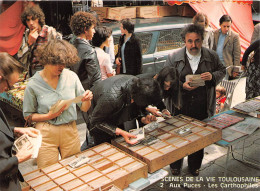 TOULOUSE  SCENE DE LA VIE TOULOUSAINE 2 - Aux Puces - Les Carthophiles 2  (scan Recto-verso) OO 0990 - Toulouse