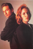 XFILES  X Files   FOX MULDER Et DANNA SCULLY  2 (scan Recto-verso) OO 0984 - Séries TV