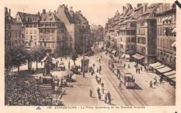 67 STRASBOURG Place Gutenberg Et Grandes Arcades ; Tramway  (scan Recto-verso) OO 0976 - Straatsburg