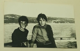 Two Boys - Anonyme Personen