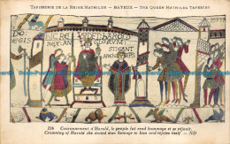 R061268 Bayeux. The Queen Mathilda Tapestry. Crowing Of Harold The Crowd Does Ho - Monde