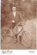 Fosses - Photo Cartonnée Emile Pochet Homme Vélo (dos Nu) - Autres & Non Classés