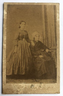 CDV Photographie Ancienne 2 Femmes 1 Avec Costume Et Coiffe - Photographe Jacques Thomas BLOT Rennes - Personnes Anonymes