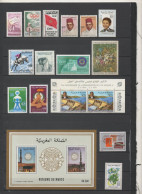 MAROC LOT  DIVERS TOUS DEFECTUEUX ROUSSEURS SUR LA GOMME 33 TIMBRES ET UN BLOC    NEUFS SANS CHARNIERE - Marruecos (1956-...)