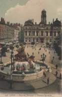 LYON, PLACE DES TERREAUX, FONTAINE BARTHOLDI, BELLE ANIMATION COULEUR  REF 16164 - Lyon 1