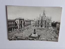 Cp Italie/Milano 954. Piazza Duomo. - Milano (Milan)