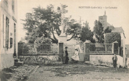 Montoir De Bretagne * Un Coin Du Village Et Le Calvaire * Villageois - Andere & Zonder Classificatie