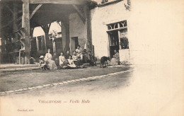 Vieillevigne * Place Et Vieille Halle Du Village * Villageois - Autres & Non Classés