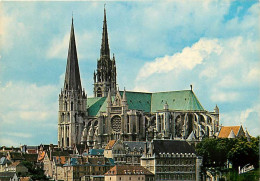 28 - Chartres - Cathédrale Notre Dame - La Cathédrale Dominant La Ville - CPM - Carte Neuve - Voir Scans Recto-Verso - Chartres