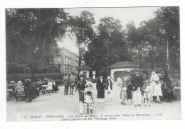 CPA TRES ANIMEE LE TOUQUET PARIS PLAGE, LES JARDINS DU CASINO, A L'ARRIERE PLAN L'HOTEL DE L'HERMITAGE, PAS DE CALAIS 62 - Le Touquet