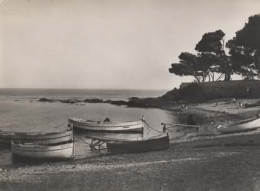 SAINT AYGULF, LA PLAGE DES PECHEURS ET LES BARQUES  REF 16175 - Saint-Aygulf