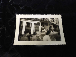 P-327 , Photo , Le Carnaval De Nantes, Défilé,  La Place Royale, Société Générale - Luoghi