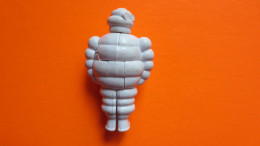 BONHOMME MICHELIN (KIT) ANNEES 60. H.5cm X 3cm - Figurines