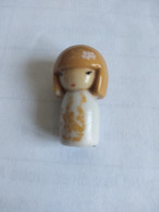 Fève Kimmidoll Poupée Japonaise Mio Belle Fleur De Cerisier Monoprix 2011 - Autres & Non Classés