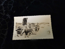 P-344 , Photo En Famille Sur La Plage De  La Baule, Août 1945 - Personas Anónimos