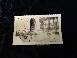 P-346 , Photo , La Baule, Jolie Femme Sur La Terrasse De La Maison De Vacances , Août 1945 - Anonyme Personen