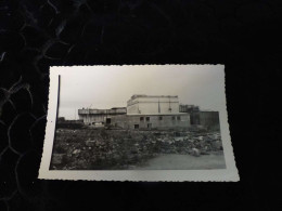 P-359 , Photo , Saint Nazaire En Ruine Après Les Bombardements, Un Bâtiment  ,   Mai 1945 - Places