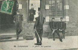 CUIRASSIERS - LE POSTE DU QUARTIER (ref 523) - Casernes