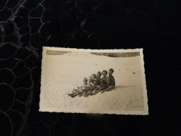 P-364 , Photo , Groupe D'enfants En Maillots De Bains Sur La Plage De La Baule, Août 1945 - Persone Anonimi