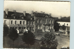 Dép 27 - Voitures - Automobile - St - Saint Georges De Vievre - Place De La Mairie -A Gauche Restaurant Café Du Commerce - Sonstige & Ohne Zuordnung