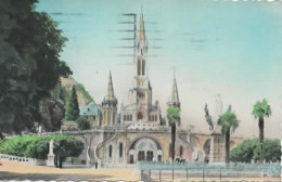 LOURDES, L ESPLANADE ET LA BASILIQUE COULEUR   REF 16200 - Lourdes