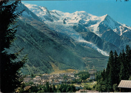 CHAMONIX MONT BLANC - Vue Généralé Et La Cháine Du Mt. Blanc - Chamonix-Mont-Blanc