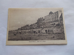 SAINT MALO ( 35 Ille Et Vilaine )  L HOTEL DE LA DIGUE  PLAGE TRES ANIMEES - Saint Malo