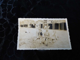 P-381 , Photo , Sur La Plage De La Baule, Groupe D'enfants Et Chien Près Des Tentes, Août 1939 - Lieux