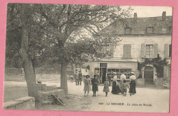 SAS0305  CPA  LA BERNERIE  (Loire Inférieure)  La Place Du Marché - AU BON MARCHE  +++++ - La Bernerie-en-Retz