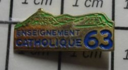 1618c Pin's Pins / Beau Et Rare / ADMINISTRATION / ENSEIGNEMENT CATHOLIQUE 63 PUY-DE-DOME - Administraties