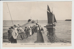 LES SABLES D'OLONNE - VENDEE - HALAGE D'UN THONIER - Sables D'Olonne