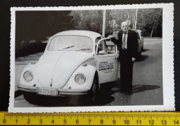 #16    Original Photo - Man With  Old Car Auto Voiture Volkswagen Beetle - Automobile