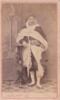 CONSTANTINE 1875 - Photo Originale CDV Homme Arabe En Tenue Traditionnelle. Photographe J.CHAZAL - Ancianas (antes De 1900)
