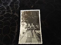 P-405 , Photo ,deux Femme En Maillot, Restaurant Chez Caramello, Aix Les Bains, 1933 - Plaatsen