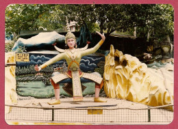 Singapore Haw Par Villa, 1965 The Thailand Corner Thai Dancer, 1980 Photo +/- Kodak Vintage_cpc - Singapour