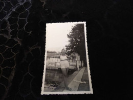 P-410 , Photo , Aix Les Bains, Femme En Maillot De Bain, Chez Caramello , Août 1933 - Plaatsen