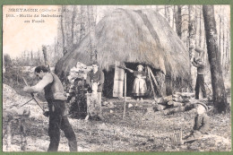 CPA Sélection Métiers, Dos Précurseur Vue Rare - BRETAGNE - HUTTE DE SABOTIERS EN FORET - Animation Artisans à L'ouvrage - Ambachten