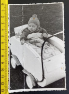 #16    Photo Originale Vintage Snapshot Petit Enfant Bébé Landau - Anonyme Personen