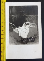 #16    Photo Originale Vintage Snapshot Petit Enfant Bébé Landau - Anonymous Persons