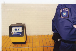 4 PHOTOS  PARIS  METROPOLITAIN RATP  SURETE  SECURITE DES RESEAUX  G.P.S.R  CREE EN 1994 SIPA PRESS - Trains