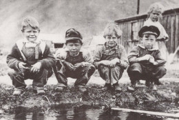 ENFANTS Scènes Paysages Vintage Postal CPSM #PBT189.A - Scene & Paesaggi