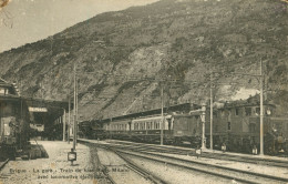 Suisse )   BRIGUE  -  La Gare   -  Train De Luxe Paris Milano Avec Locomotive électrique - Brigue-Glis 