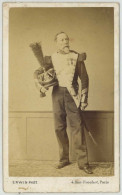 CDV Militaire 1860-70 Erwin Hanfstaengel à Paris . Ancien Avec Médaille De Sainte-Hélène . Voltigeur . Rare . - Antiche (ante 1900)