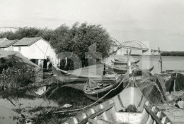 1966 REAL AMATEUR PHOTO FOTO VILA FRANCA DE XIRA PONTE RIBATEJO BARCOS RIO TEJO PORTUGAL AT267 - Places