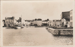 REF.AB . 17 . ILE DE RE . ST MARTIN DE RE. QUAI DE BERNOUVILLE ET LE PORT - Ile De Ré