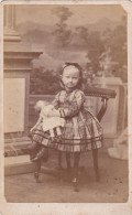 LUXEMBOURG 1860/70 Photo Originale CDV Portrait D'une Petite Fille Et Sa Poupée Par Le Photographe D.Kuhn - Guerra, Militari