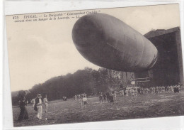 Epinal - Le  Dirigeable "Commandant Coutelle" Entrant Dans Son Hangar De La Louvroie - Luchtschepen