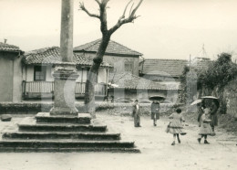 2 PHOTOS SET 1959 ORIGINAL AMATEUR PHOTO FOTO PELOURINHO VILA REAL TRAS OS MONTES PORTUGAL AT274 - Plaatsen